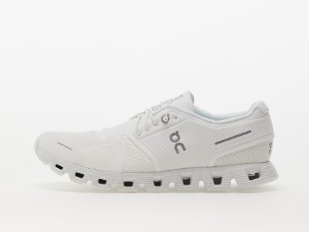 On M Cloud All White
